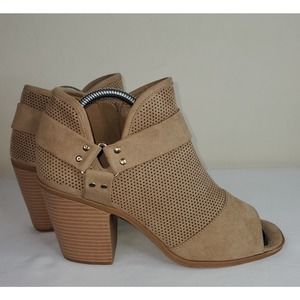 Fergalicious Augustine Open Toe Ankle Booties Side Zipper Entry 10M Brown Tan